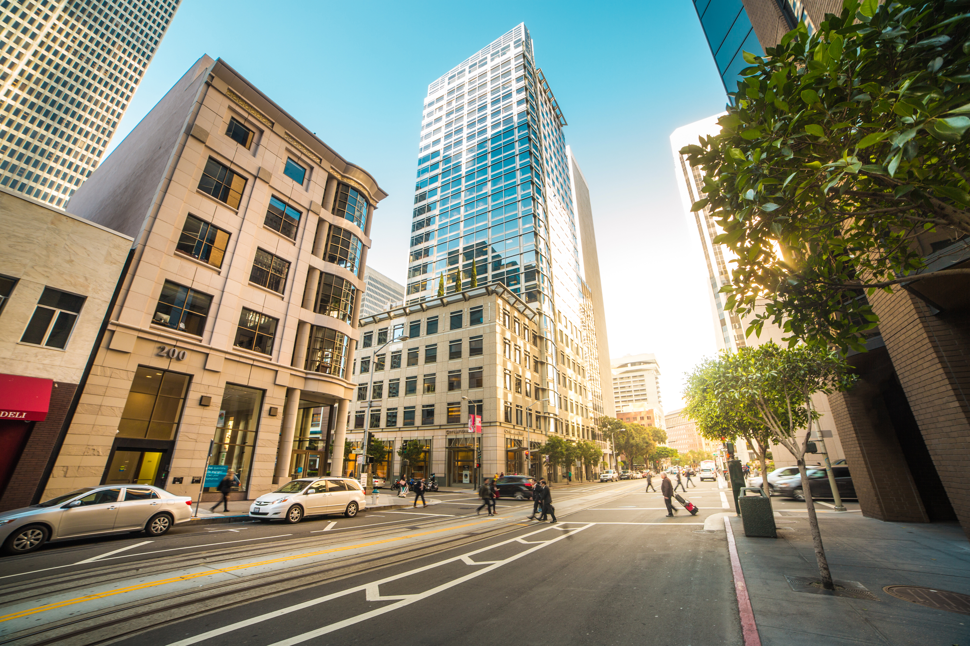 busy-street-in-the-center-of-san-francisco-picjumbo-com