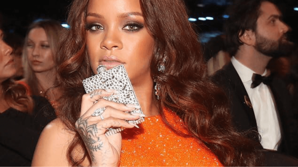 Be like Rihanna:  5 Bedazzled Flask You Can Purchase&nbsp;TODAY