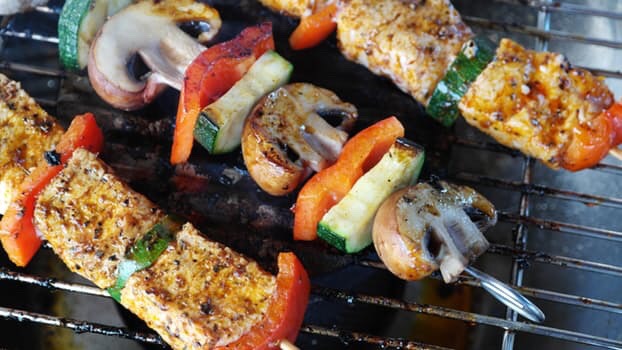 FLIP AWAY FREELY THIS SUMMER WITH THESE BBQ&nbsp;HACKS